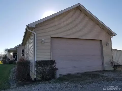 11270 Hitchingham Rd, Milan, MI 48160 photo 4