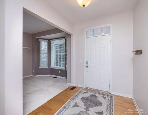 5358 Falling Leaf Dr, Ann Arbor, MI 48108 photo 4