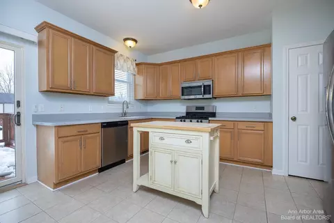 5358 Falling Leaf Dr, Ann Arbor, MI 48108 photo 8