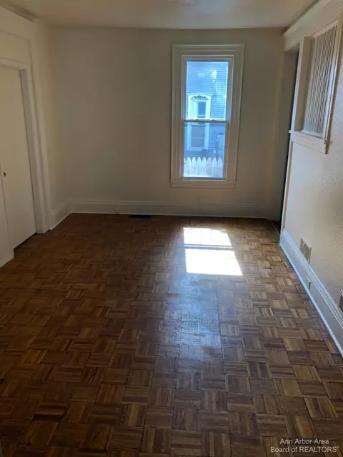 914 1st St, Jackson, MI 49203 photo 4