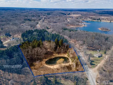 20535 Hidden Lake Dr, Gregory, MI 48137 photo 3