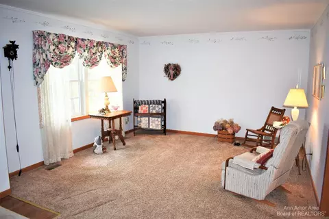 464 Cass St, Dundee, MI 48131 photo 4