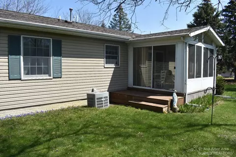 464 Cass St, Dundee, MI 48131 photo 28