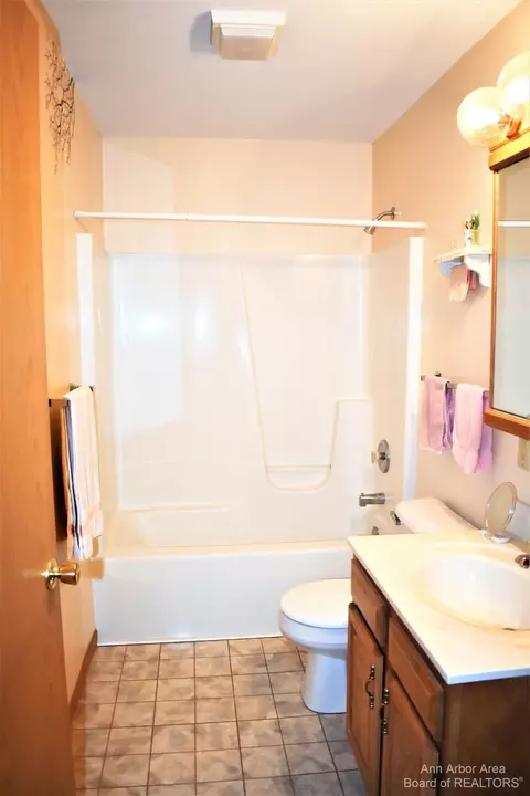 464 Cass St, Dundee, MI 48131 photo 24
