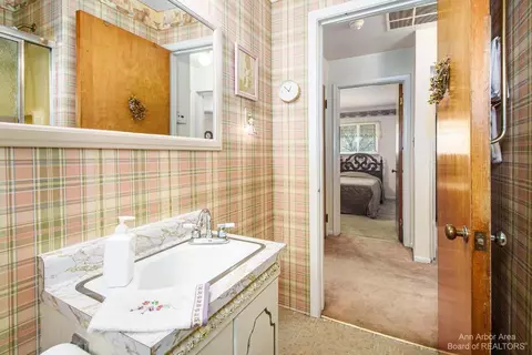18700 Valade St, Riverview, MI 48193 photo 13