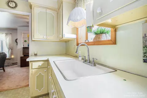 18700 Valade St, Riverview, MI 48193 photo 18