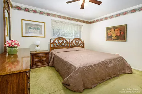 18700 Valade St, Riverview, MI 48193 photo 9
