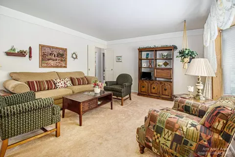 18700 Valade St, Riverview, MI 48193 photo 3