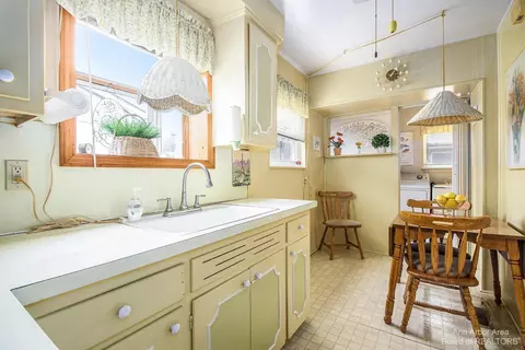 18700 Valade St, Riverview, MI 48193 photo 16
