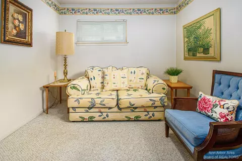 18700 Valade St, Riverview, MI 48193 photo 8