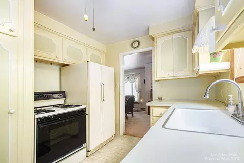 18700 Valade St, Riverview, MI 48193 photo 21