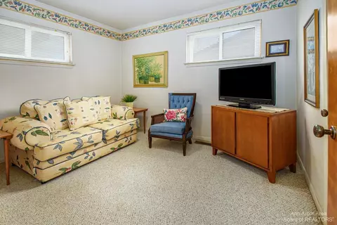 18700 Valade St, Riverview, MI 48193 photo 7