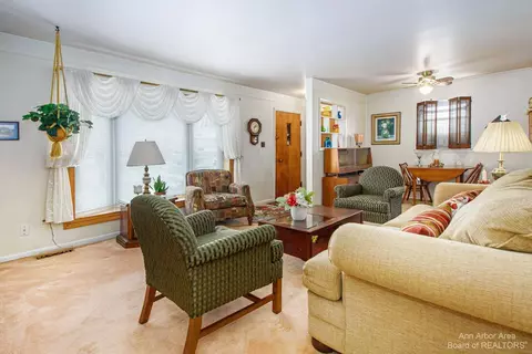 18700 Valade St, Riverview, MI 48193 photo 4