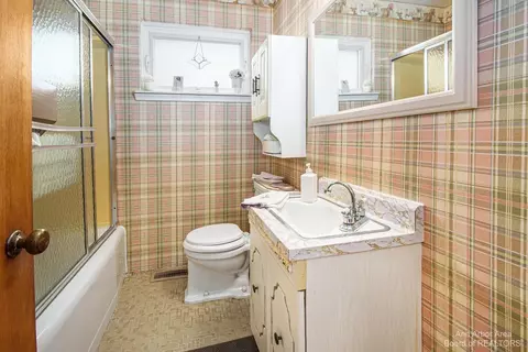 18700 Valade St, Riverview, MI 48193 photo 11