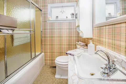 18700 Valade St, Riverview, MI 48193 photo 12