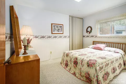 18700 Valade St, Riverview, MI 48193 photo 15