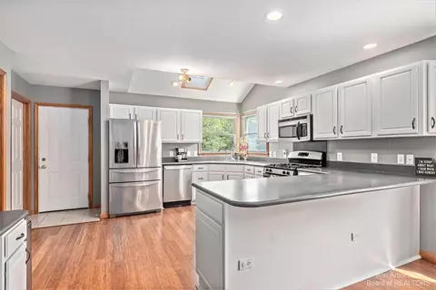 2095 Mccormick Dr, Saline, MI 48176 photo 8