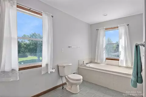 2095 Mccormick Dr, Saline, MI 48176 photo 23