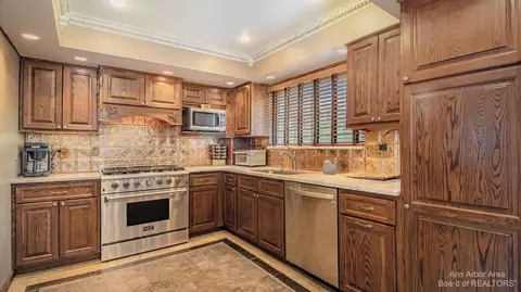 6447 Raintree Dr, Canton, MI 48187 photo 6