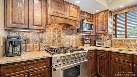 6447 Raintree Dr, Canton, MI 48187 photo 9