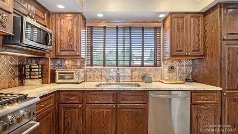 6447 Raintree Dr, Canton, MI 48187 photo 10