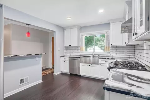 2007 Devolson Ave, Ann Arbor, MI 48104 photo 8