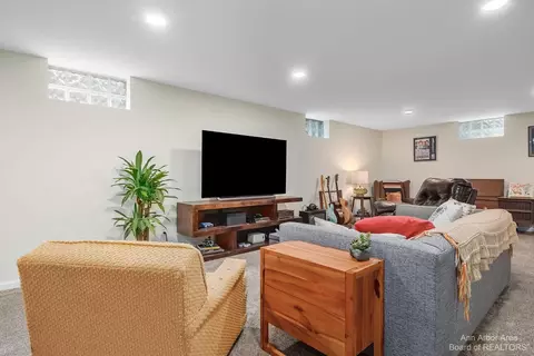 2007 Devolson Ave, Ann Arbor, MI 48104 photo 25