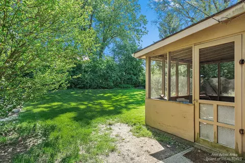 2007 Devolson Ave, Ann Arbor, MI 48104 photo 34