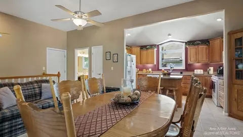 4849 Sir Austin Dr, Jackson, MI 49201 photo 11