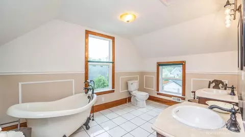 1022 Chestnut St, Adrian, MI 49221 photo 17