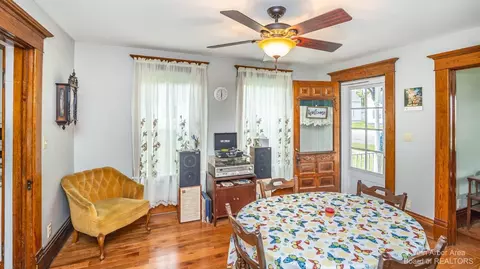 1022 Chestnut St, Adrian, MI 49221 photo 2