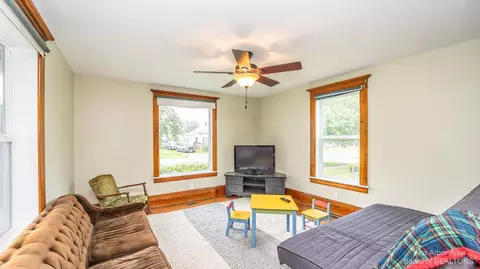1022 Chestnut St, Adrian, MI 49221 photo 4