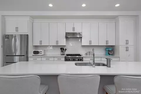 2837 Ridington Rd, Ann Arbor, MI 48105 photo 9