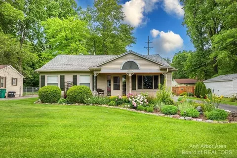 38440 Wade Rd, Romulus, MI 48174 photo 2