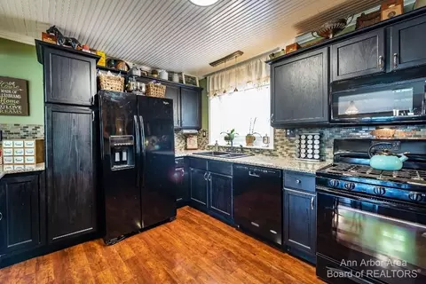 38440 Wade Rd, Romulus, MI 48174 photo 17