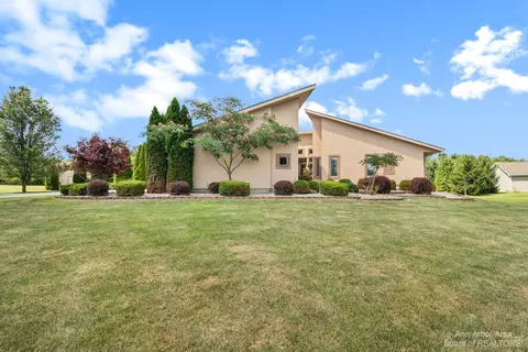 140 Ginger Ln, Saline, MI 48176 photo 3