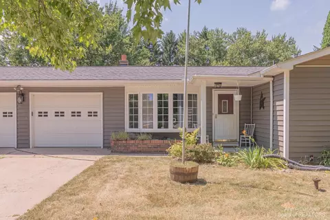 5066 Laing Dr, Tecumseh, MI 49286 photo 2