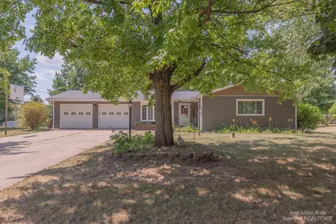 5066 Laing Dr, Tecumseh, MI 49286 photo 1