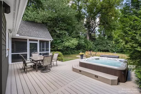 2565 Bedford Rd, Ann Arbor, MI 48104 photo 63