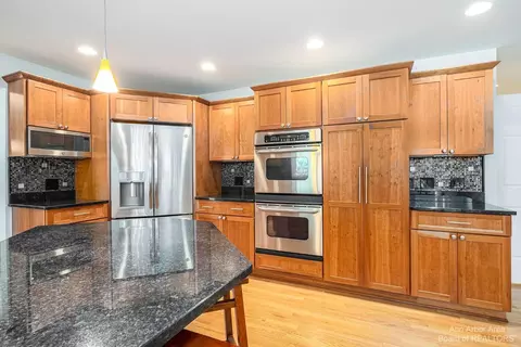 2565 Bedford Rd, Ann Arbor, MI 48104 photo 24