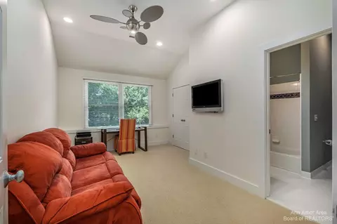 2565 Bedford Rd, Ann Arbor, MI 48104 photo 37