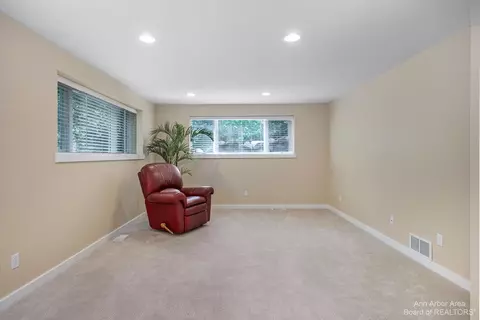 2565 Bedford Rd, Ann Arbor, MI 48104 photo 55