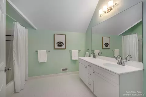 2565 Bedford Rd, Ann Arbor, MI 48104 photo 42