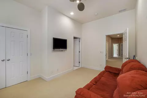 2565 Bedford Rd, Ann Arbor, MI 48104 photo 38
