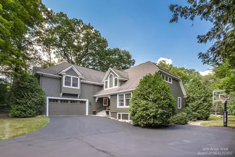 2565 Bedford Rd, Ann Arbor, MI 48104 photo 3