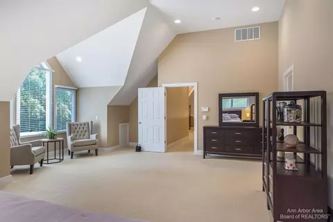 2565 Bedford Rd, Ann Arbor, MI 48104 photo 46