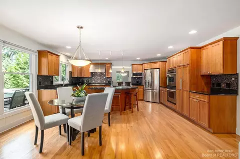 2565 Bedford Rd, Ann Arbor, MI 48104 photo 19