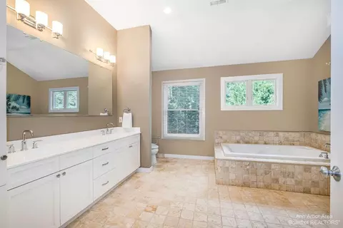 2565 Bedford Rd, Ann Arbor, MI 48104 photo 47