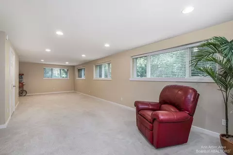 2565 Bedford Rd, Ann Arbor, MI 48104 photo 56