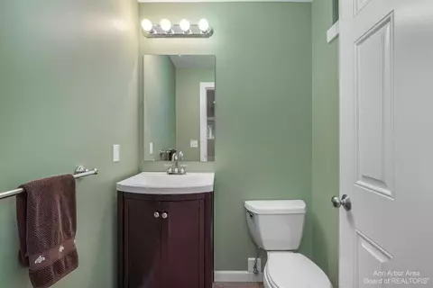 2565 Bedford Rd, Ann Arbor, MI 48104 photo 52